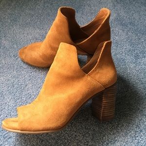 Brand New Steve Madden Suede Peep toe boots